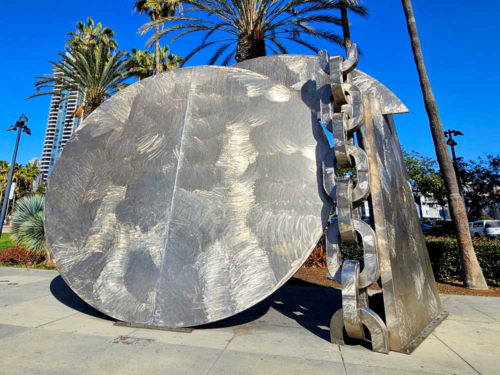 Breaking the Chains sculpture by Melvin Edwards