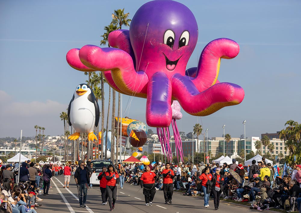 Holiday Bowl Parade Float